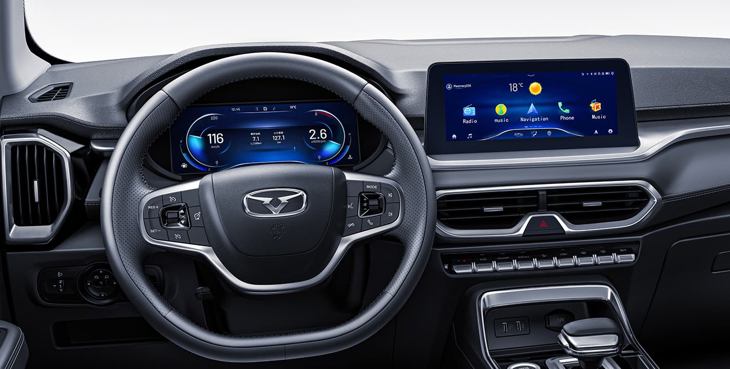 Premium Dual-Screen Setup: 12.3" LCD Instrument Cluster & 14.6" Central Control Screen